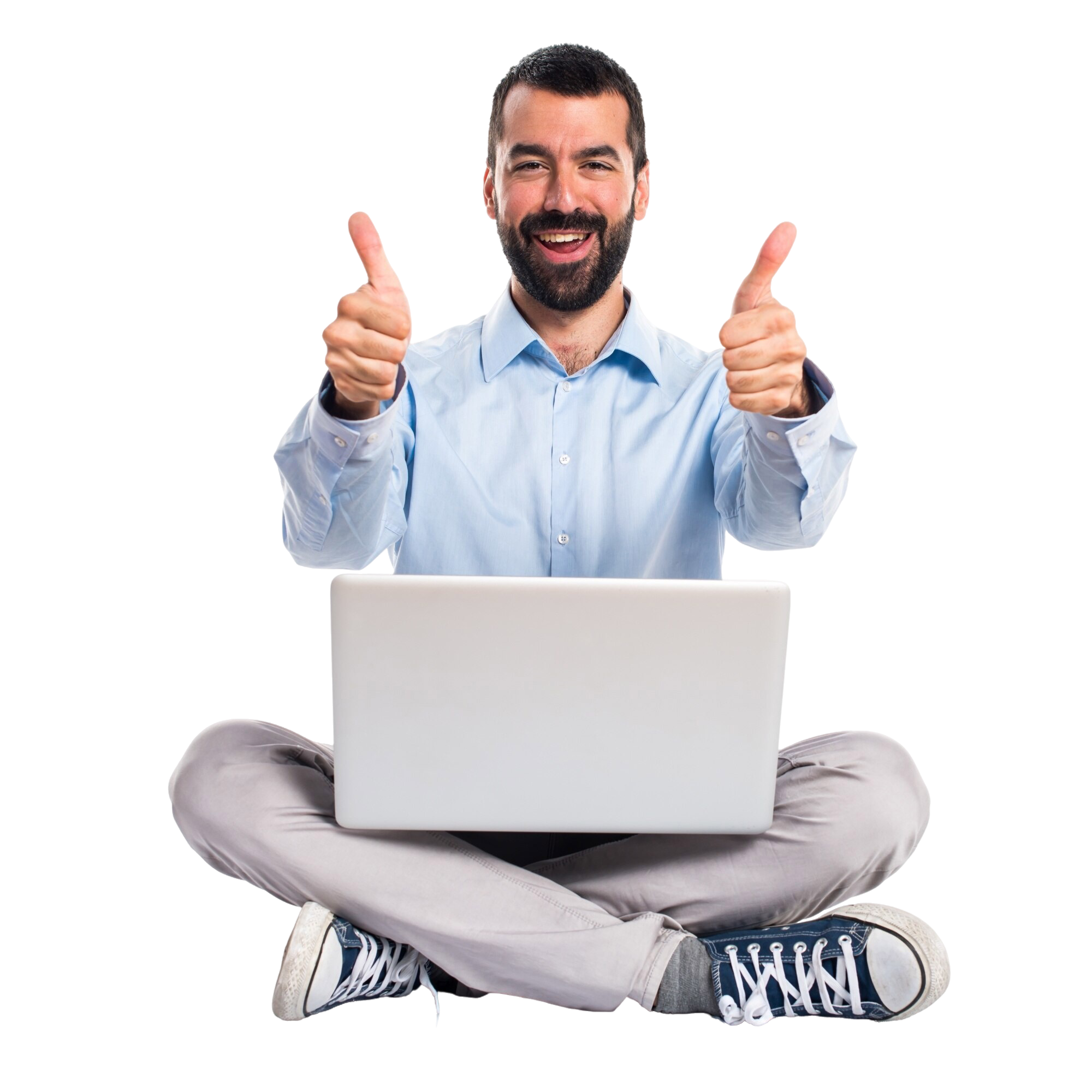 Homem com notebook representando o atendimento da ConnectX Rastreamento