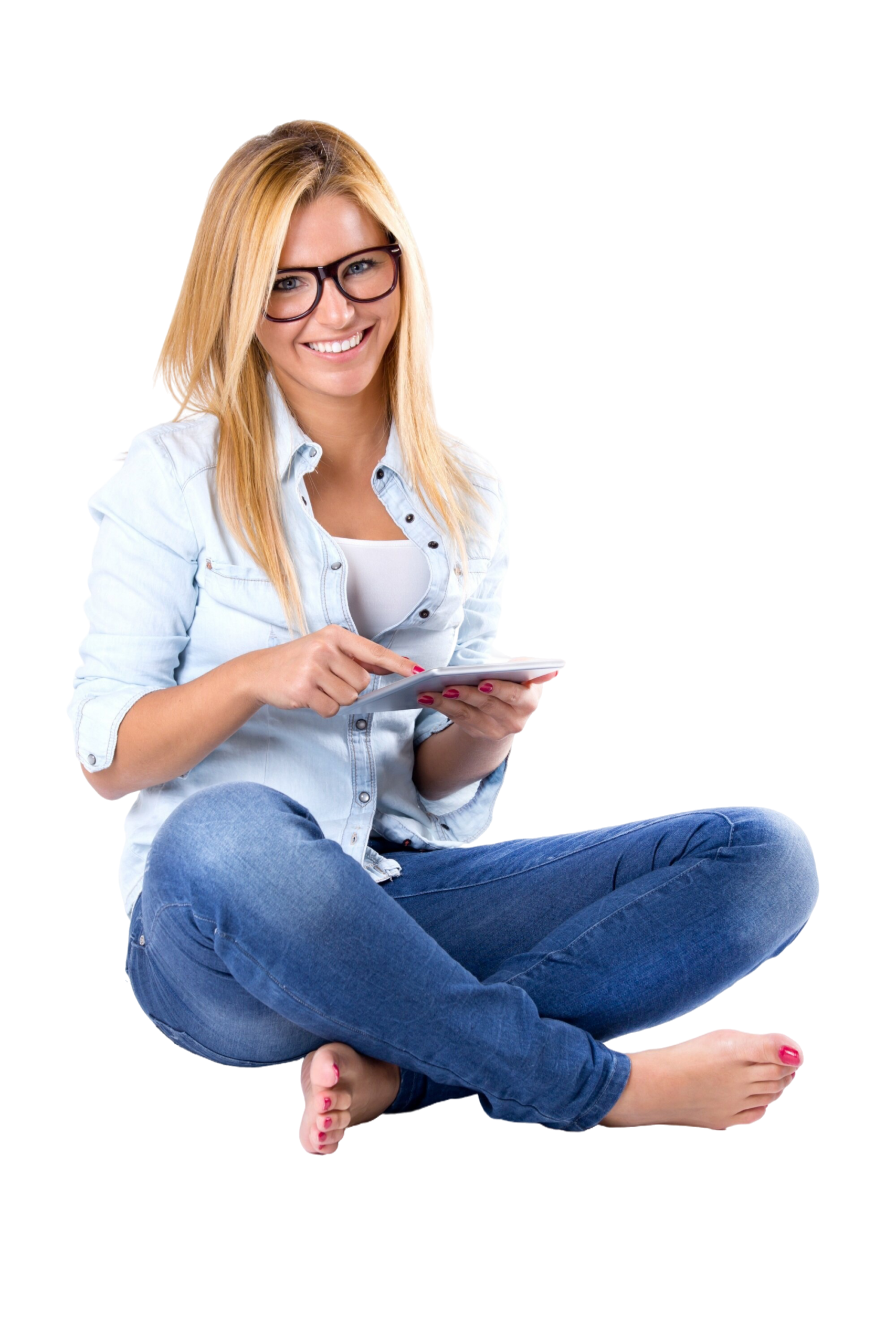 Pessoa utilizando tecnologia para acessar informações de rastreamento veicular